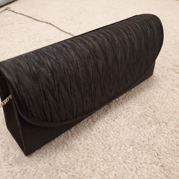Black Evening Clutch purse with crossbody chain - Picture 4 of 6